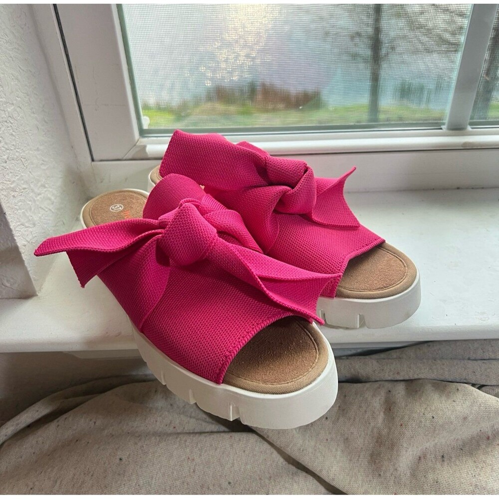 NWOT! Bernie Mev Women’s Venti Freesia Wedge Sandals in Fuchsia Size 37